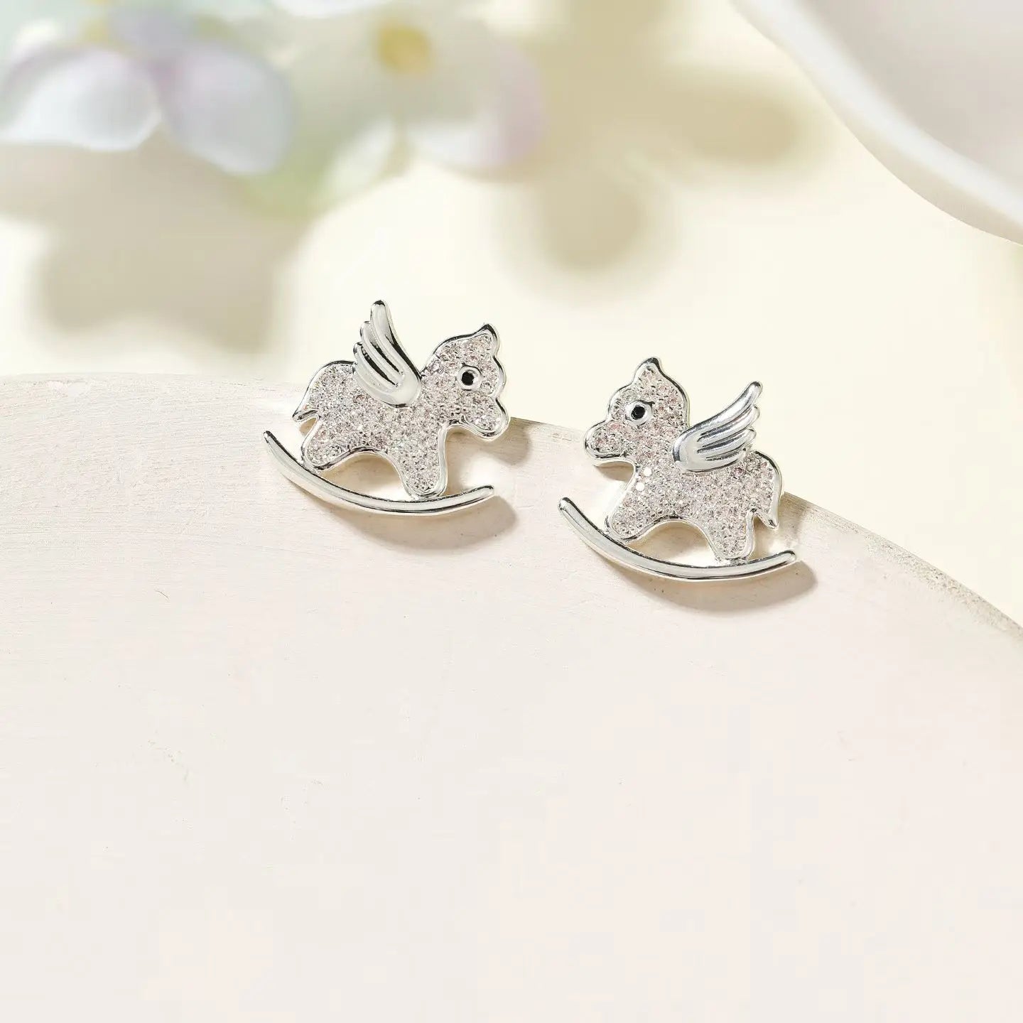 Female Horse Shape Gold Silver Color Mini Stud Earring Fashion Lovely Cute Simple Lightweight Bulk Order Daily Jewelry Accessory
