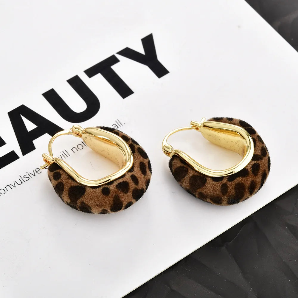 Retro Leopard Print Earrings Flocked U-shaped Wine Red Ear Buckles Trendy High-end Stylish Women Ear Jewelry Bulk Autumn Winter