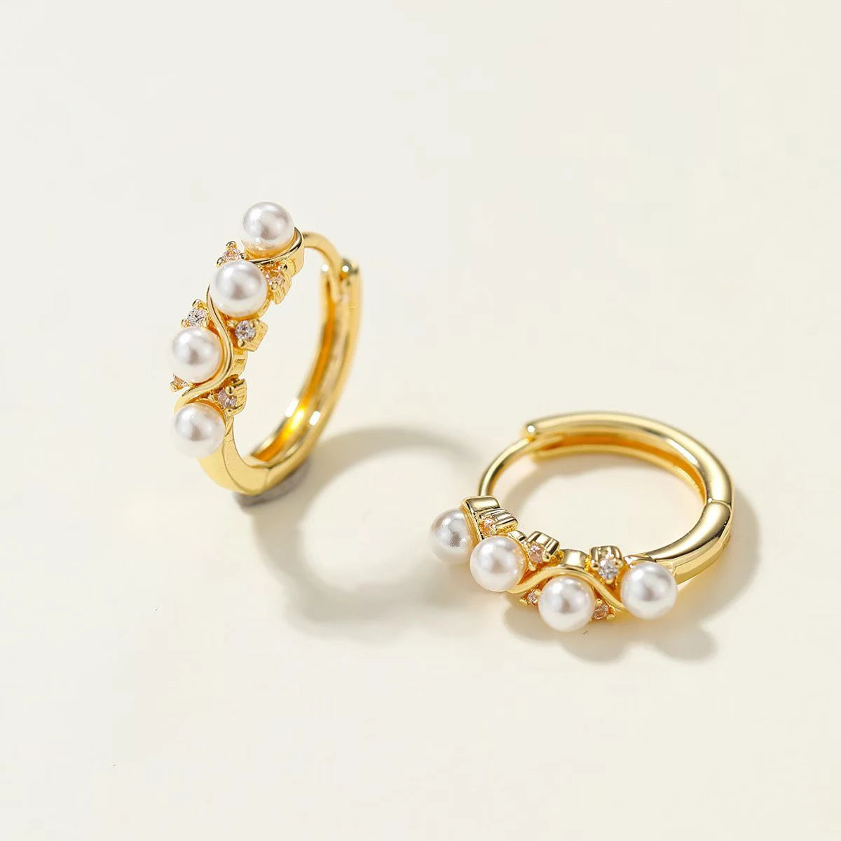 Elegant Fashion Imitation Pearl Dainty Hoop Earrings for Girls Charms Art Deco Simple Jewelry for Women Ladies Accessories