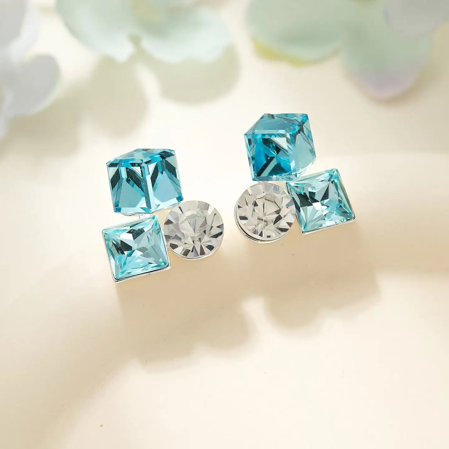 Fashion Glitter Butterfly Rhinestone Jewelry for Girls Luxurious Fine Earring Stud for Women Ladies Accessories in Stock Chic