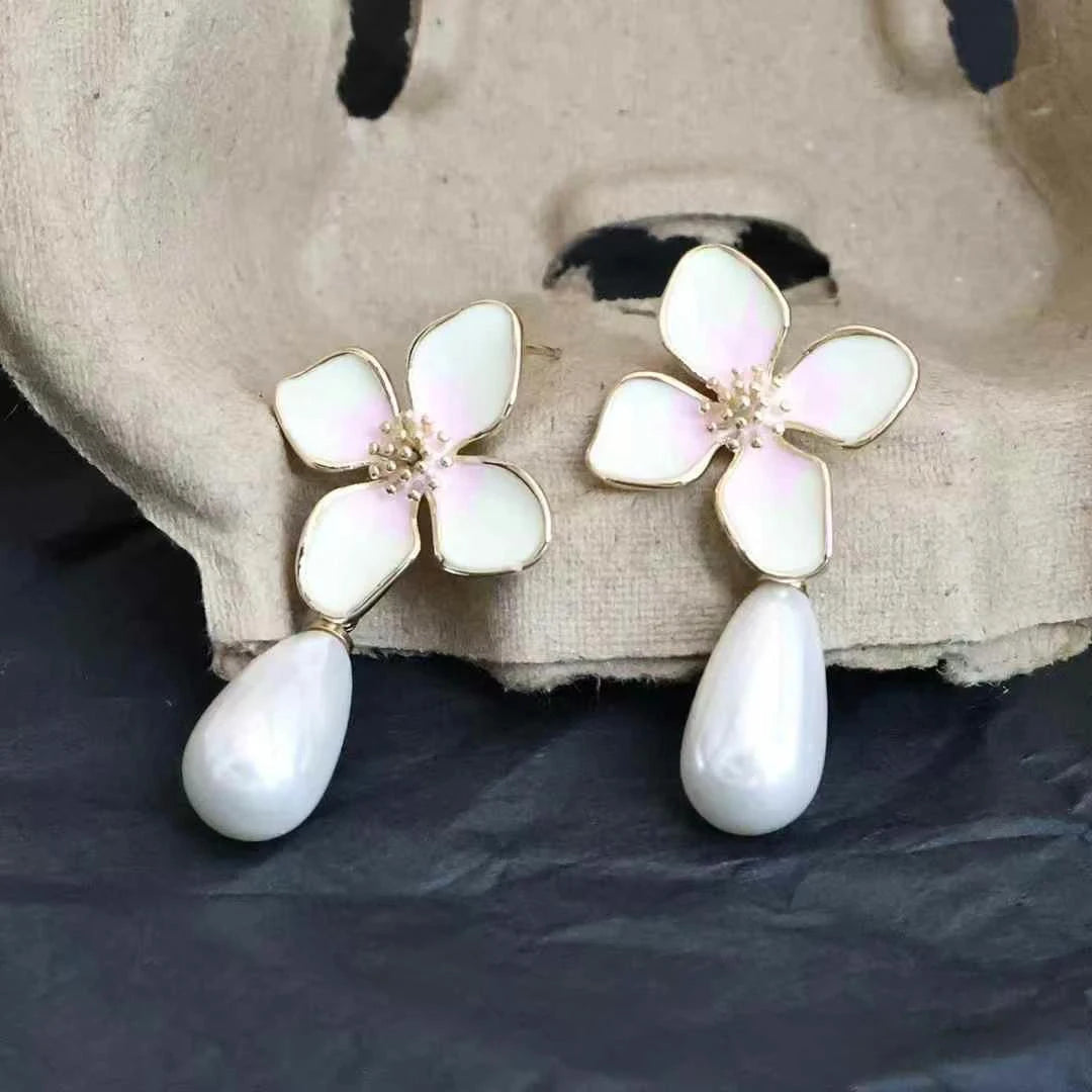Women Flower Imitation Pearl Decorative Small Drop Earring Fashion Elegant Sweet Charms Affordable Bulk Daily Jewelry Accessory