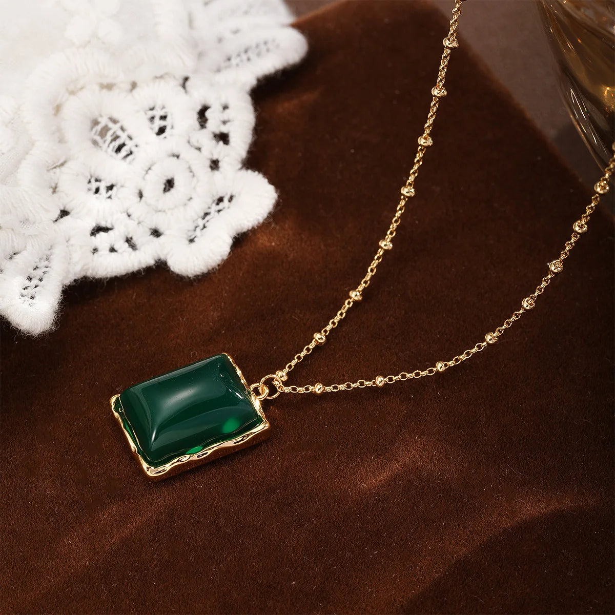 Fashion Green Agate Pendent Copper 18K Gold Plated Necklaces for Girls Elegant Jewelry for Women Ladies Wholesale China Factory