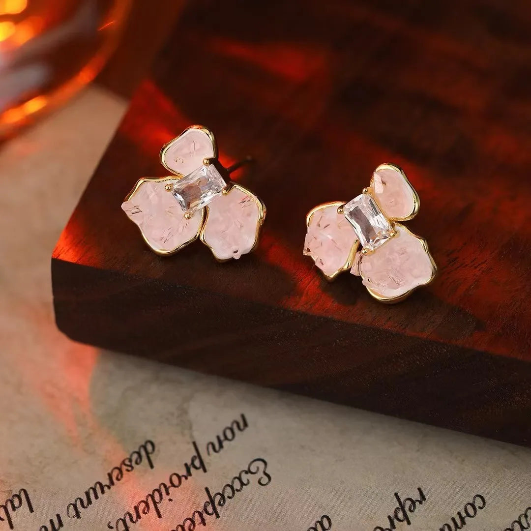 Women Flower Butterfly Small Mini Simple Stud Earring Fashion Chic Glitter Sparking Elegant High Quality Jewelry Accessories