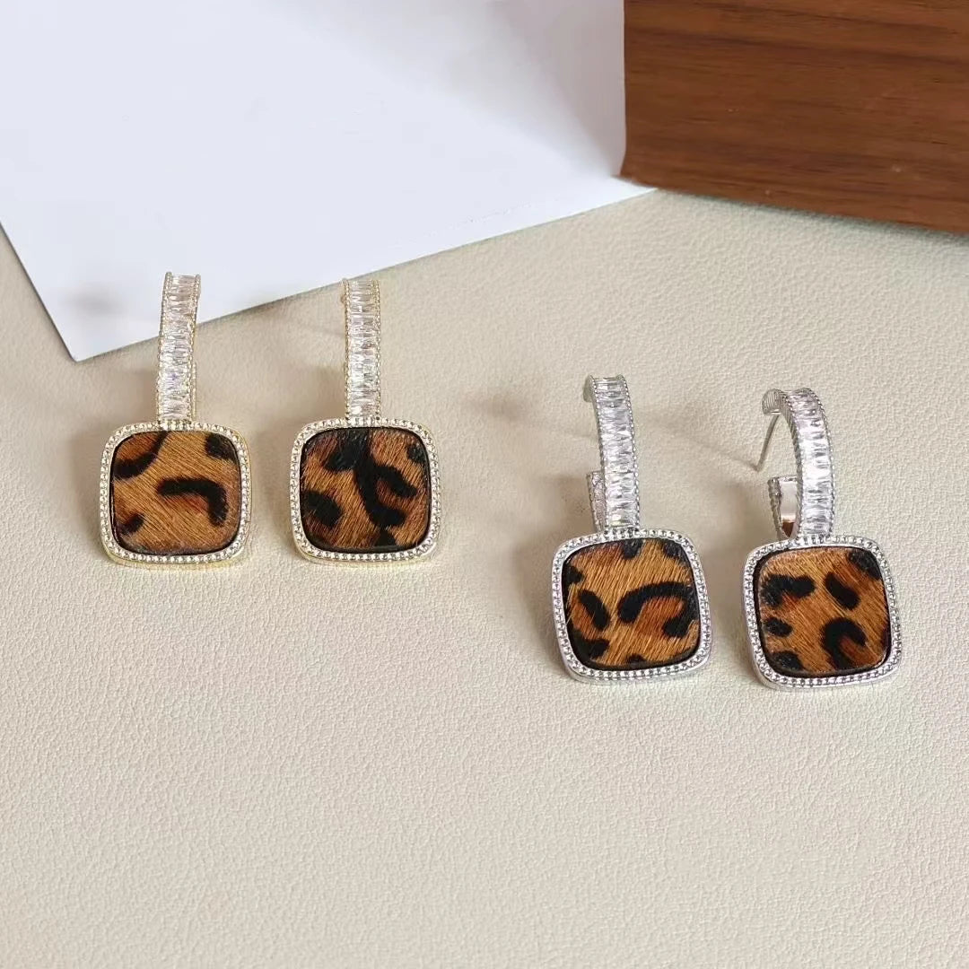 Fashion Sweet Classic Leopard Drop Earrings for Girls Dainty Glamorous Art Deco Jewelry for Women Ladies Accessories Wholesale