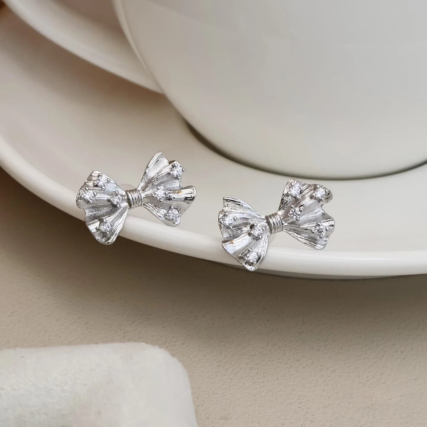 Female Bowknot New Design Small Mini Stud Earring Fashion Glitter Elegant Graceful Chic Bulk Jewelry Accessories for Women Daily