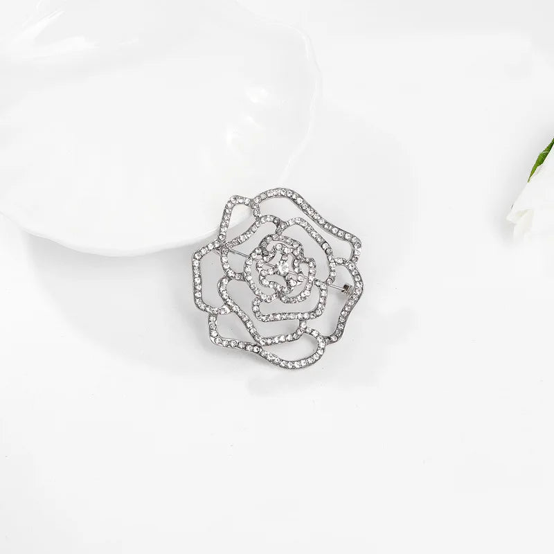 Fashion Glitter Rhinestone Sweet Floral Brooches for Girls Stylish Elegant Sparking Pins Jewelry for Women Ladies Accessories