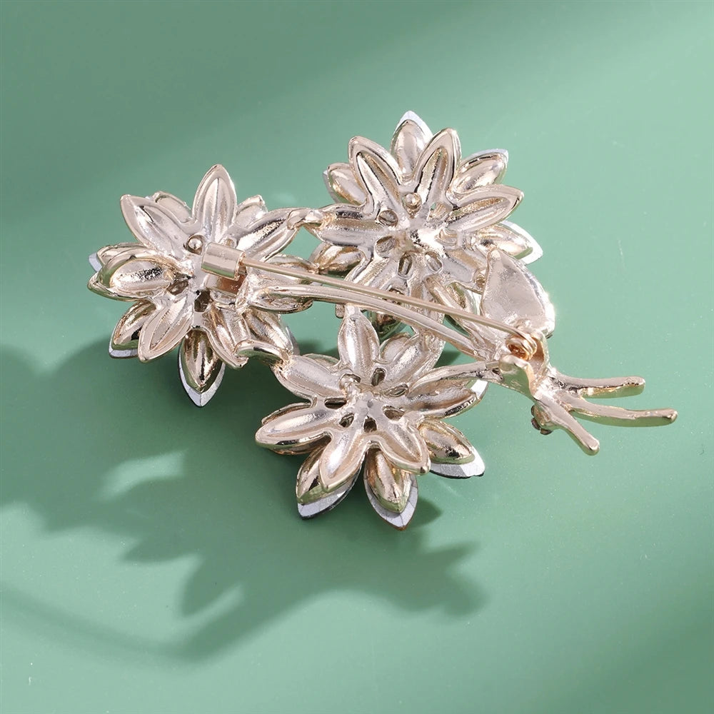 Fashion Flowers Floral Rhinestone Sweet Elegant Brooches for Girls Dainty Glamorous Pins Jewelry for Women Ladies Accessories