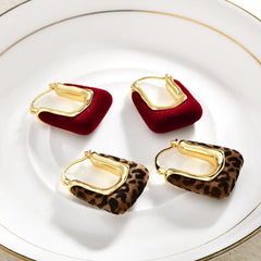 Women's Trendy Vintage Earrings U-shaped Style Velvet Leopard Print Earrings Elegant Personalized Fashionable Earrings Wholesale