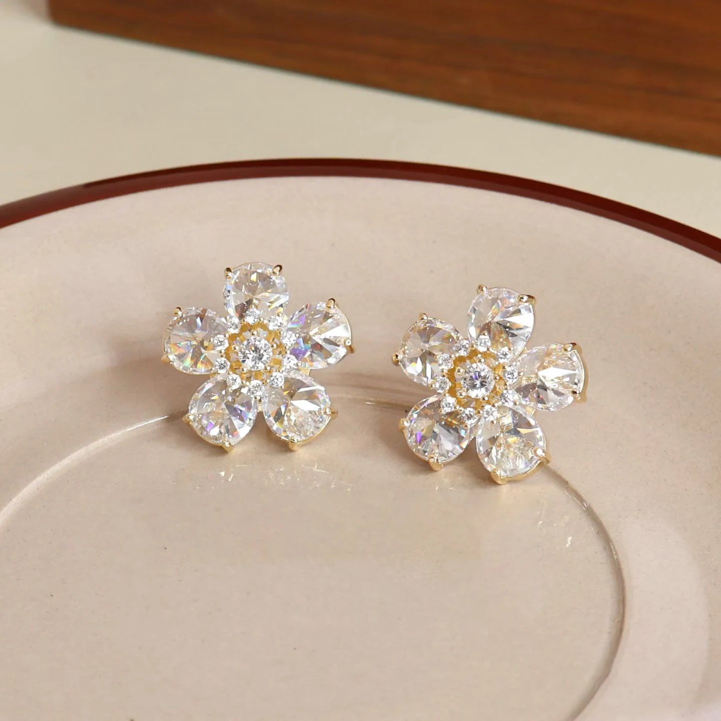 Glitter Sparkle Luxury Glamorous Stud Earrings for Girls Sweet Elegant Art Deco Jewelry for Women Ladies Accessories Wholesale