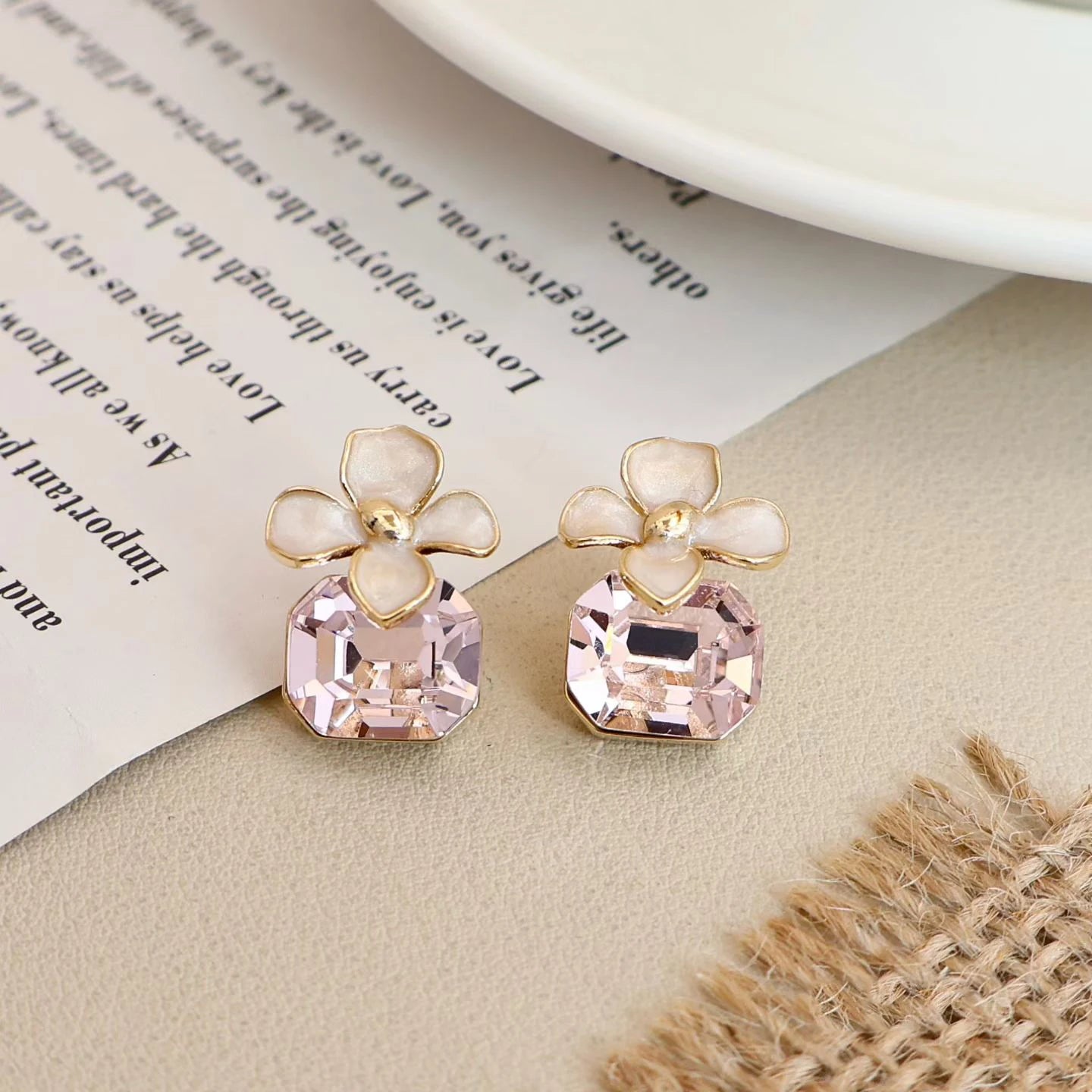 Fashion Flower Glitter Rhinestone Simple Stud Earrings for Girls Sweet Cute Jewelry for Women Ladies Accessories Wholesale Chic