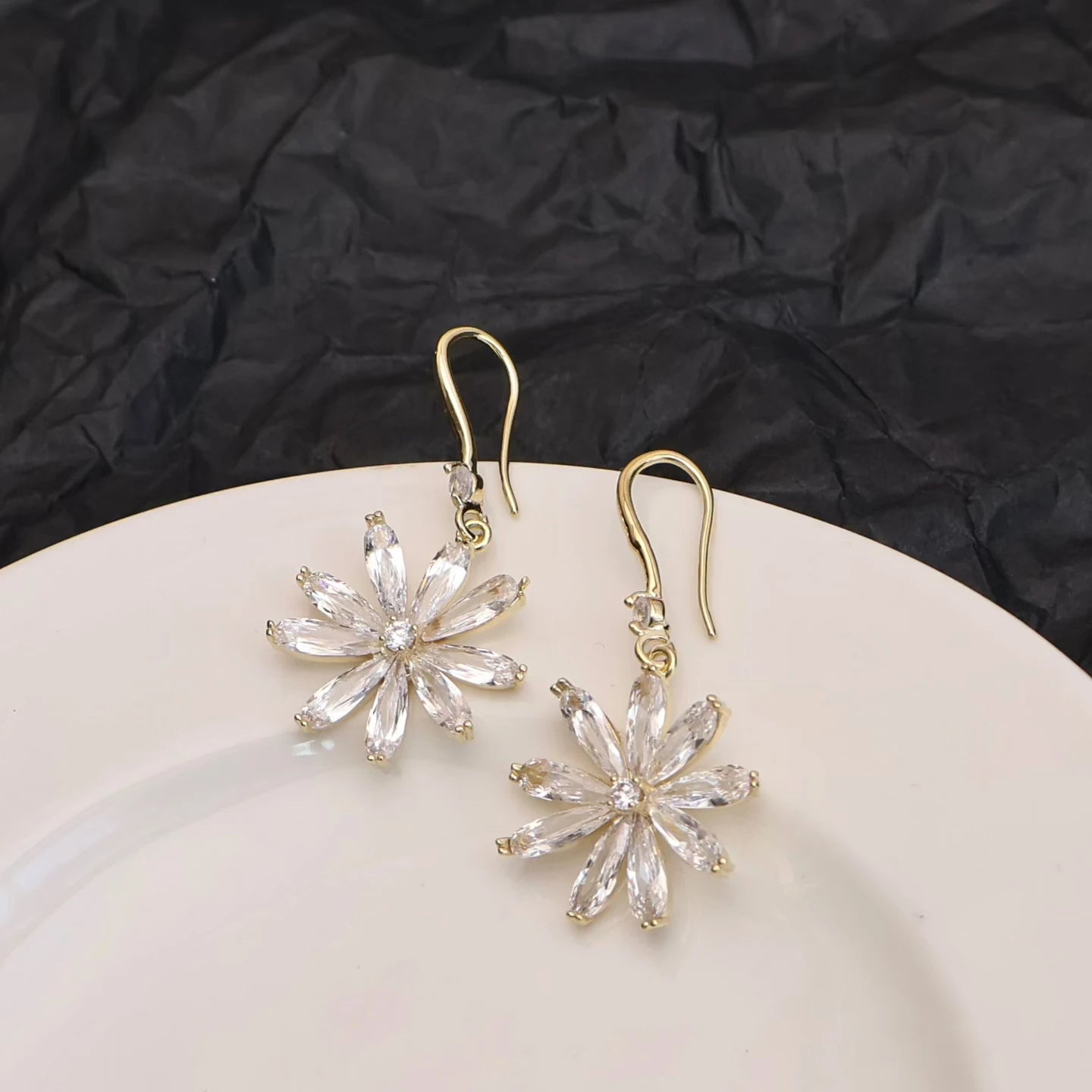 Sweet Cherry Fruit Simple Art Deco Drop Earrings for Girls Glitter Stunning Flower Floral Jewelry for Women Ladies Accessories