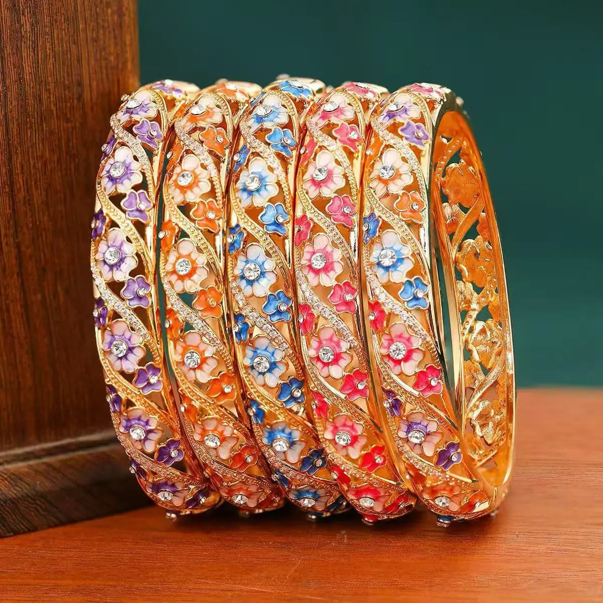 Fashion Glamorous Dainty Bangles for Girls Bold Artificial Deco Jewellry for Women Ladies Accessories Wholesale Chinese Supplier