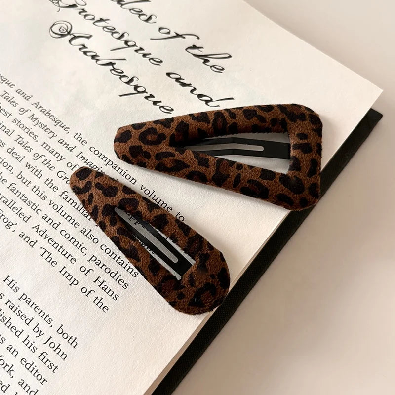 Fashion Classic Leopard Hair Clips for Girls Trendy Elegant Simple Vintage Snap Clips for Women Ladies Hair Accessories Chic