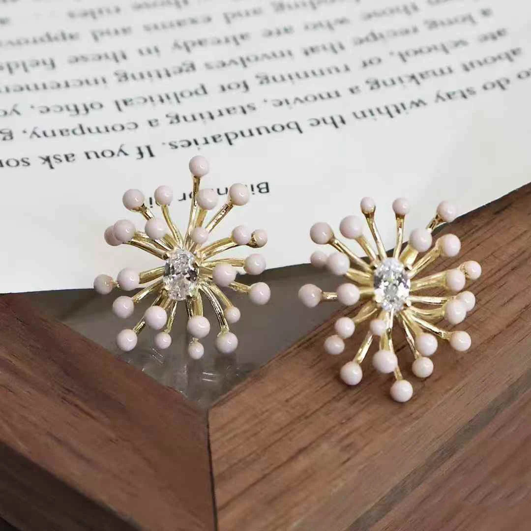 Women Creative Design Hot Sale Flower Shape Small Stud Earring Fashion Chic Beauty Bulk Order Jewelry Accessory for Female Daily