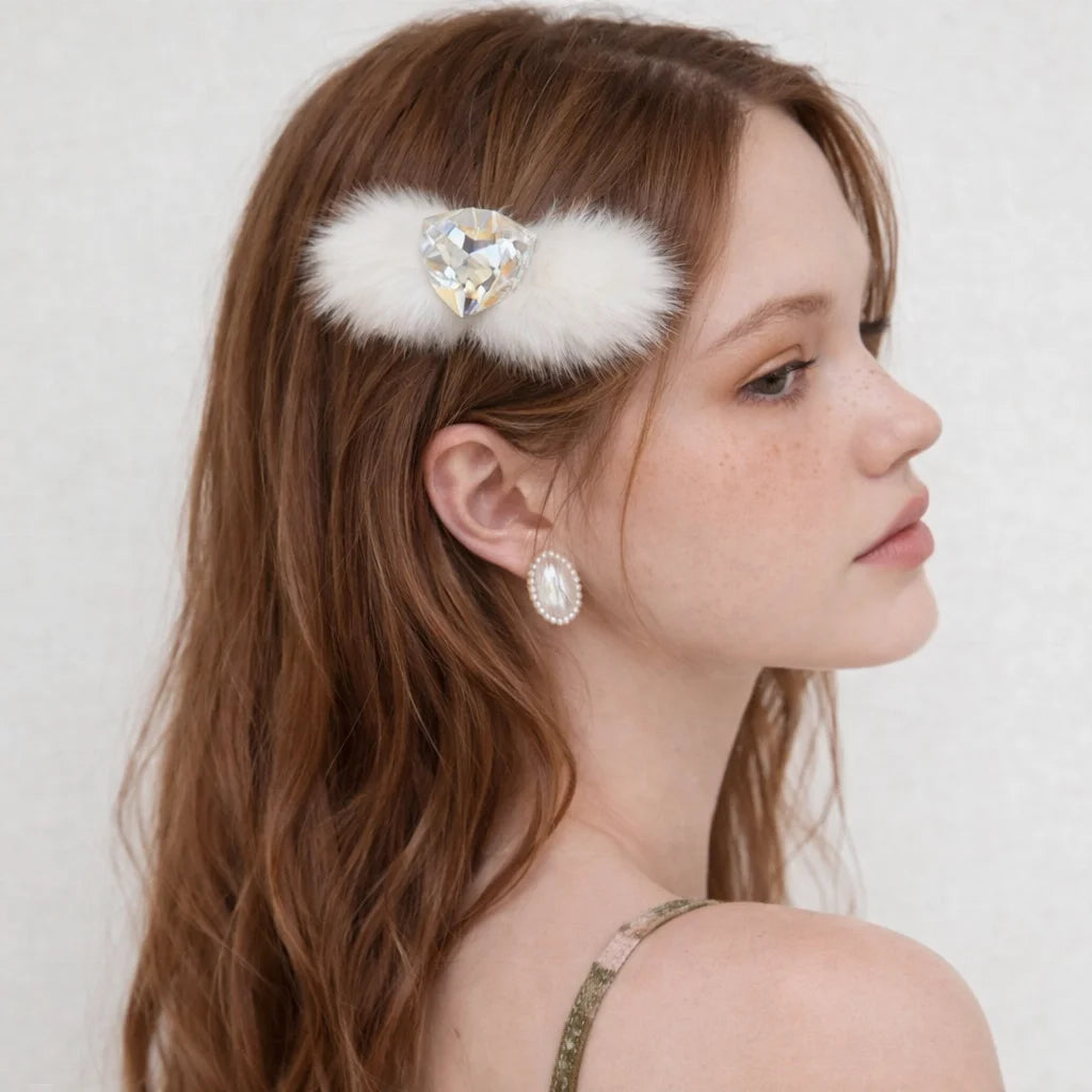 Fashion Trendy Glitter Heart Shaped Comb Hair Clips for Girls Sweet Elegant Graceful Hair Accessories for Women Ladies Female