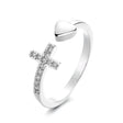 The opening is adjustable. / White gold