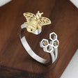 The opening is adjustable. / Gold03