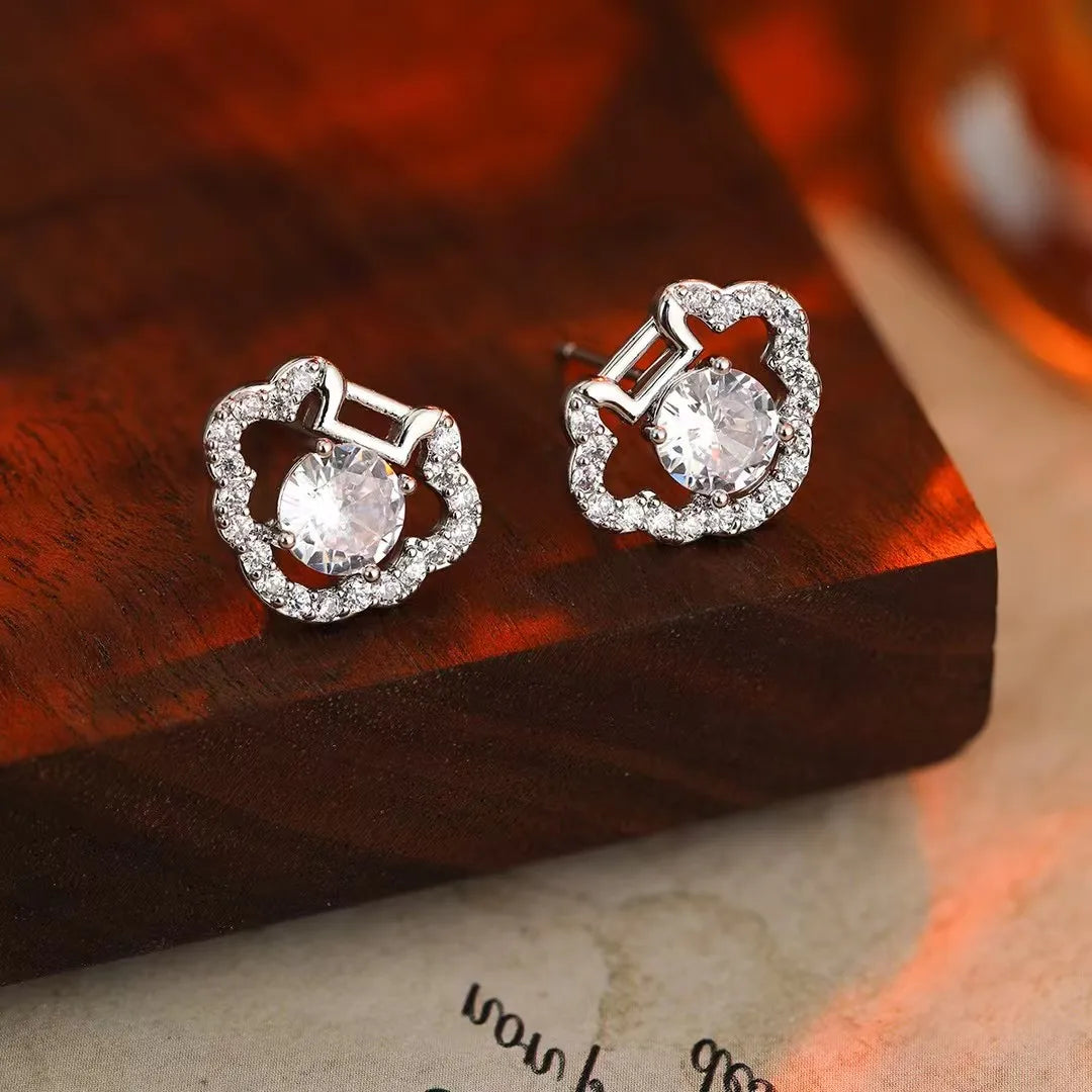 Ladies Butterfly Rabbit Rhinestone Small Stud Earring Fashion Glitter Sparking High Quality Jewelry Accessories for Women Causal