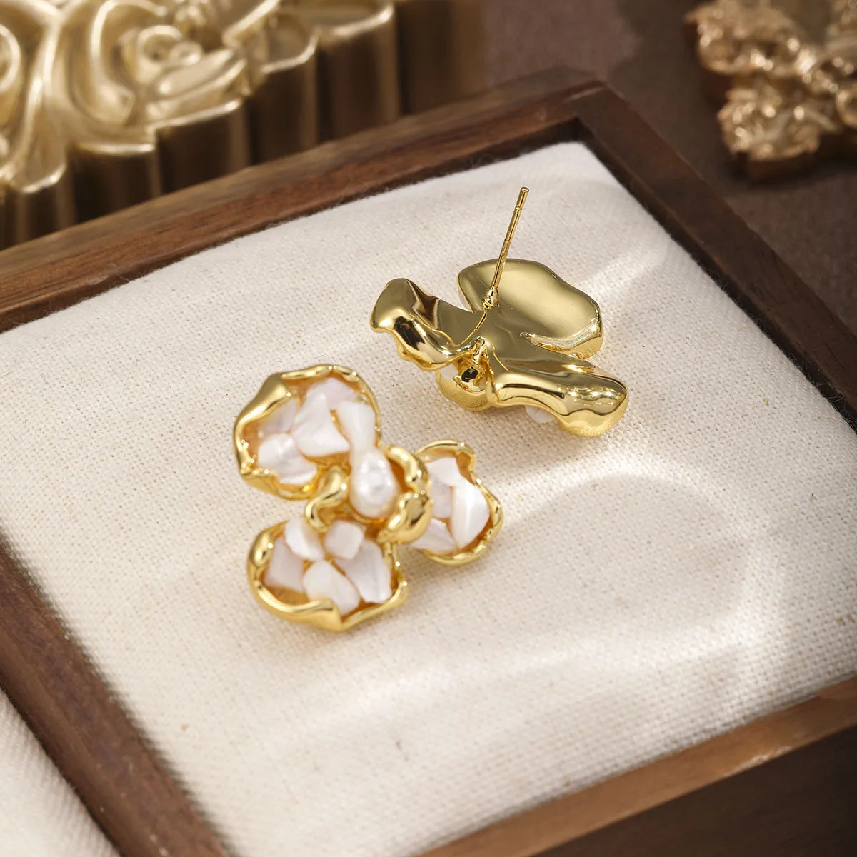 Fashion Crushed Shell Copper 18K Gold Plated Jewelry Sets for Girls Stud Earrings Rings for Women Lady Wholesale Low MOQ Flower