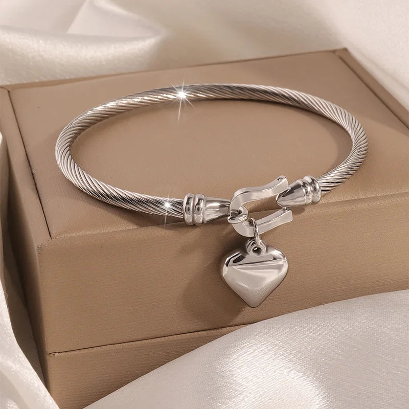 Fashion Elegant Heart Bangles Stainless Steel Sweet Cute Modern Trendy Bracelets Jewelry for Women Ladies Accessories Wholesale