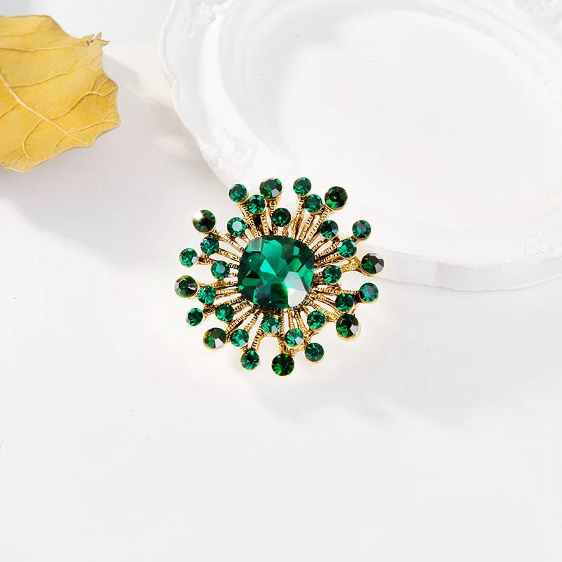 Fashion Luxury Vintage Retro Glitter Rhinestone Sparkle Brooches for Girls Elegant Retro Jewelry for Women Ladies Accessories