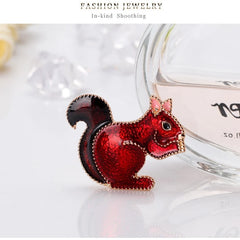 Sweet Fashion Glitter Sparkle Animals Squirrel Brooches for Girls Cute Luxury Stylish Pins Jewelry for Women Ladies Accessories