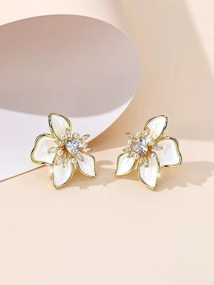 Women Flower Shape Imitation Pearl Bow Small Stud Earring Fashion Elegant Simple High Quality Bulk Jewelry Accessories for Daily