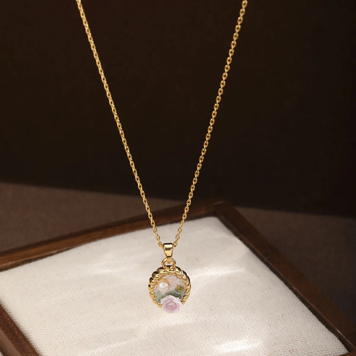 Female Hand-Painted Drip Glaze 18k Gold-plated Freshwater Pearl Flower Chain Necklace in Stock Bulk Jewelry for Women Daily Use