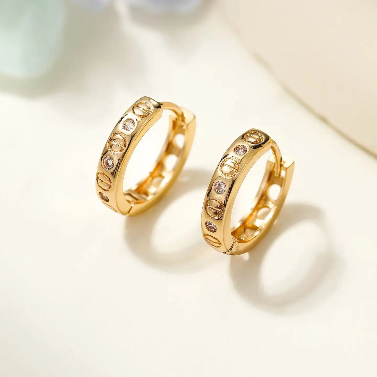 Simple Classic Minimalistic Fashion Trendy Glitter Hoop Earrings for Girls Sweet Elegant Jewelry for Women Ladies Accessories