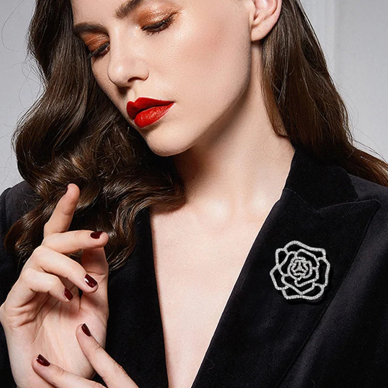 Fashion Glitter Rhinestone Sweet Floral Brooches for Girls Stylish Elegant Sparking Pins Jewelry for Women Ladies Accessories