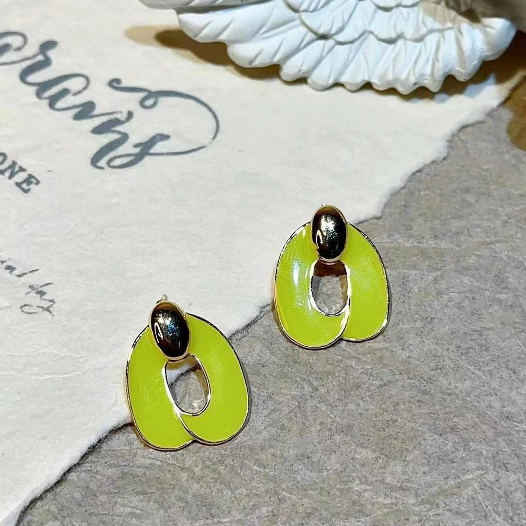 Fashion Simple Minimalistic Solid Color Trendy Hoop Earrings for Girls Cute Retro Vintage Jewelry for Women Ladies Accessories