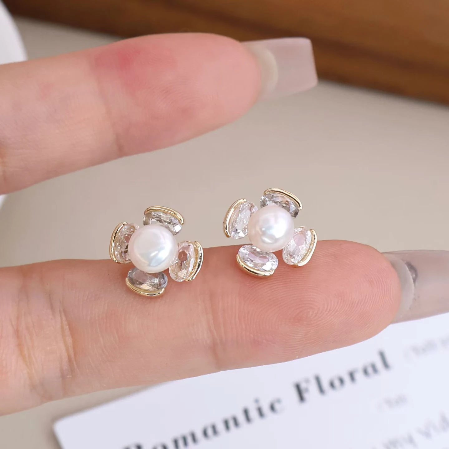 Elegant Sweet Cute Animals Rhinestone Stud Earrings for Girls Imitation Pearl Jewellry for Women Ladies Accessories Butterfly