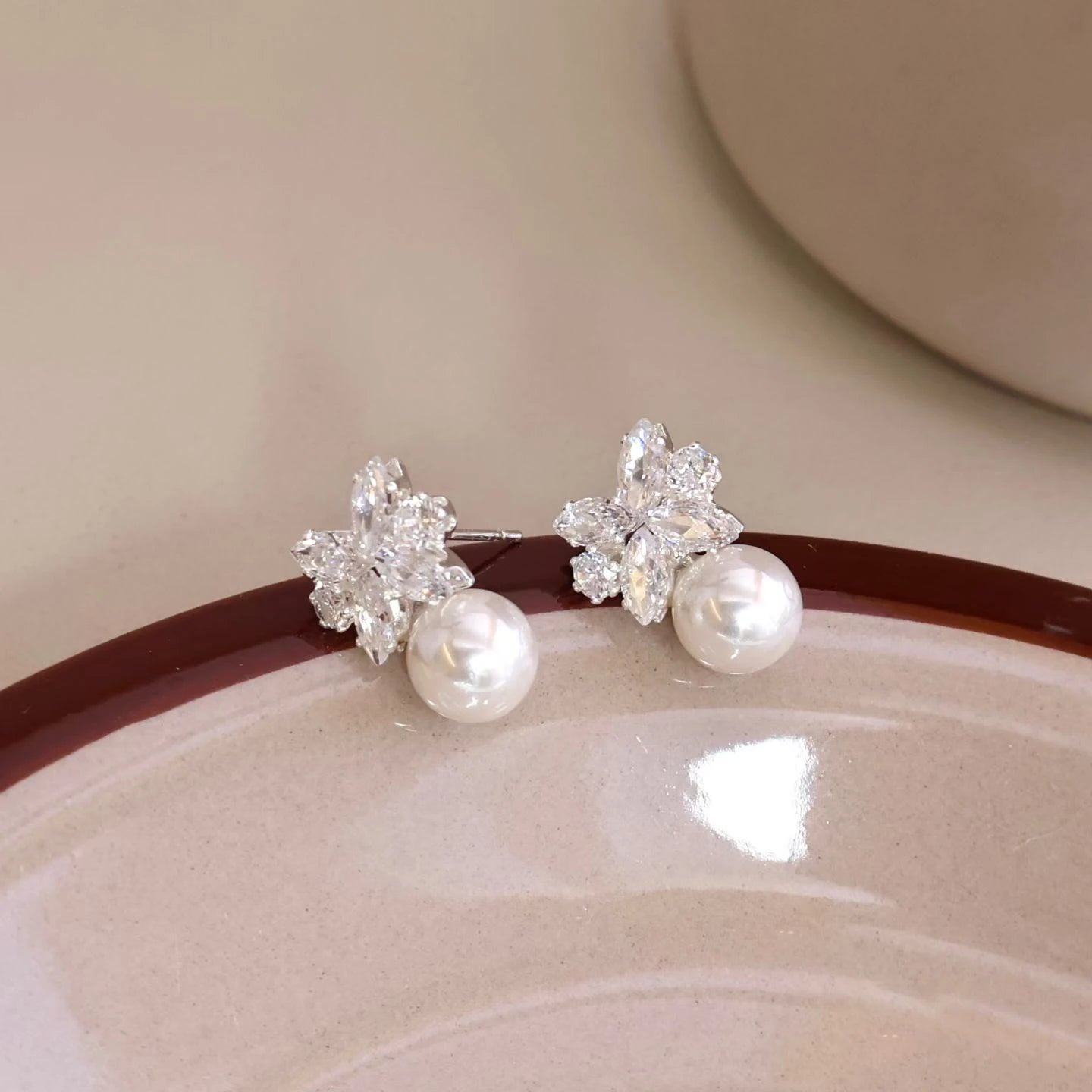 Sweet Simple Imitation Pearl Butterfly Drop Earrings for Girls Trendy Stylish Minimalistic Jewelry for Women Ladies Accessories
