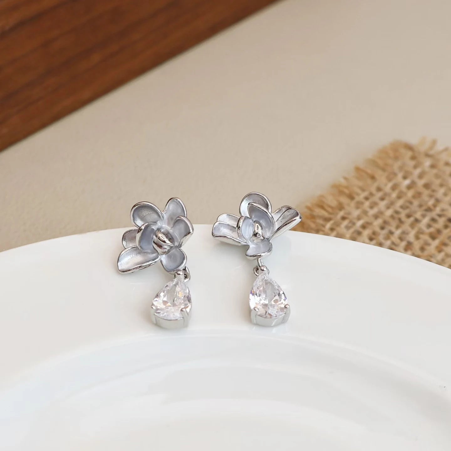 Glitter Stunning Luxury Art Deco Glamorous Drop Earrings for Girls Elegant Rhinestone Sweet Jewelry for Women Ladies Accessories