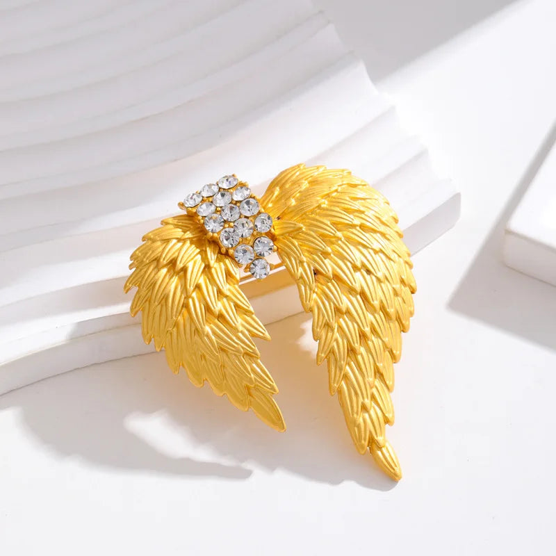 Fashion European and American Style Swing Angel Brooches for Girls Trendy Vintage Simple Jewelry for Women Ladies Accessories
