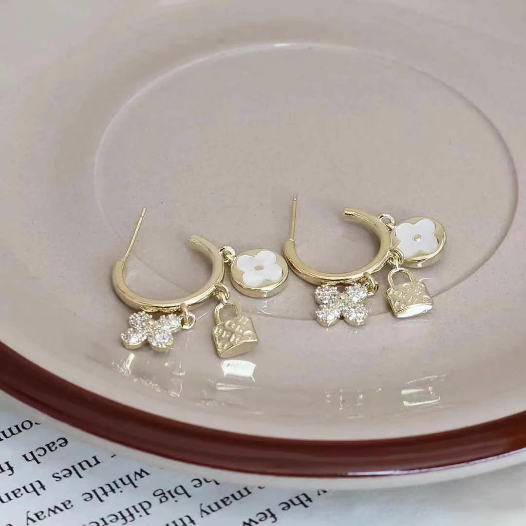 Women Creative Design Bear Lock Decorative Small Circle Hoop Earring Fashion Elegant Clamorous Wholesale Jewelry Accessories