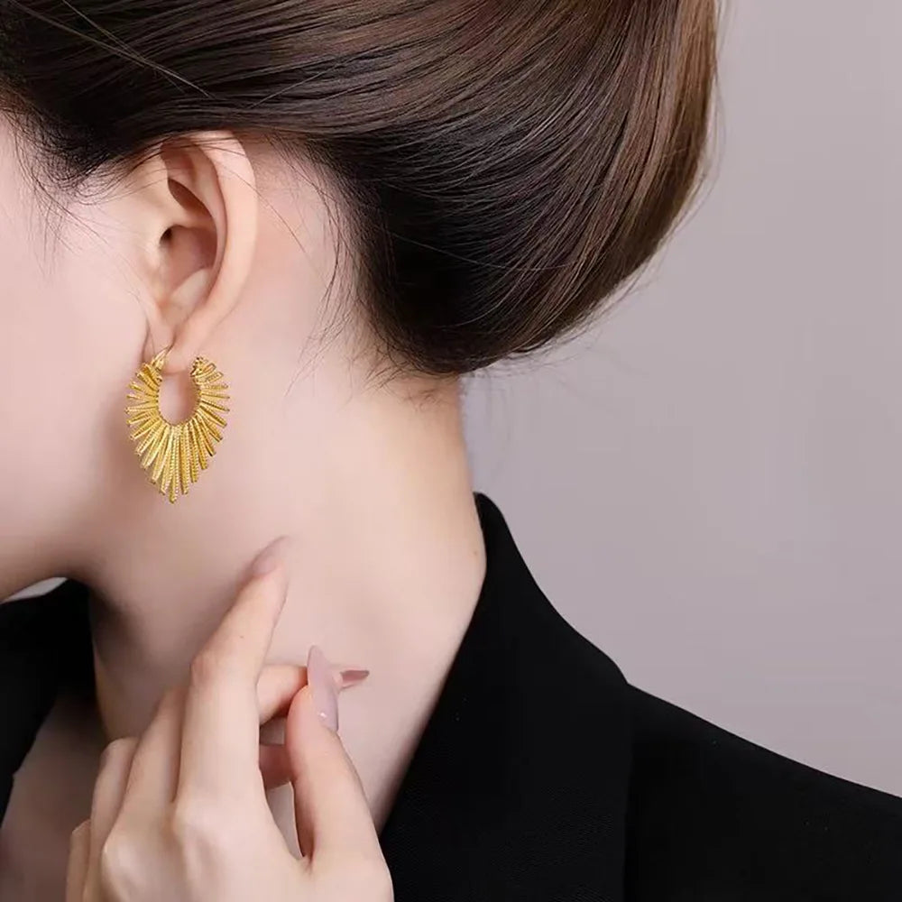 Europe and American Trendy Hoop Earrings High-end Elegant Hollow Line Love Earrings Fashion Chic Earrings Cross-Border Wholesale