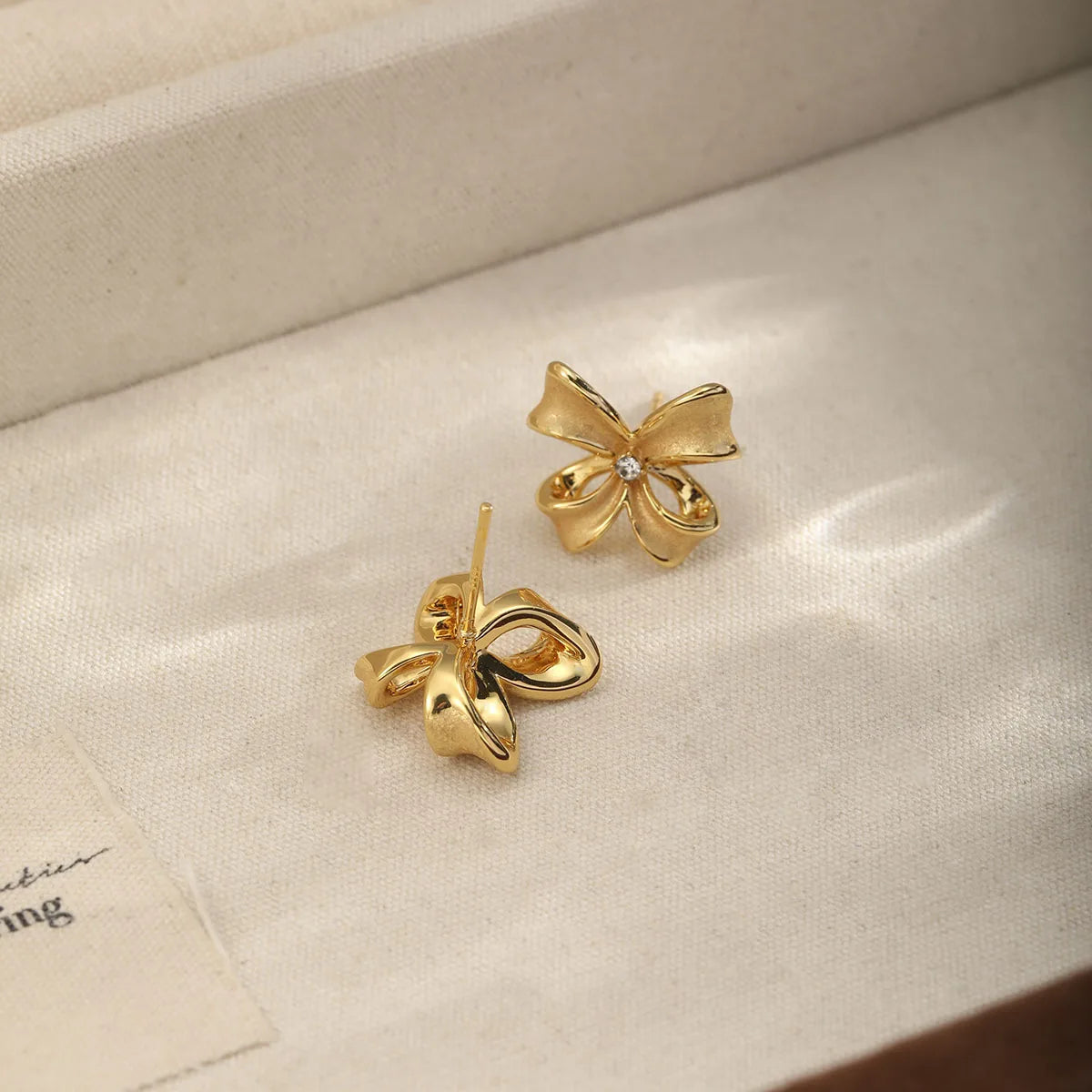 Fashion Bowknot Butterfly 18K Gold Plated Stud Earrings for Girls Simple Classic Minimalistic Jewelry for Women Ladies Wholesale