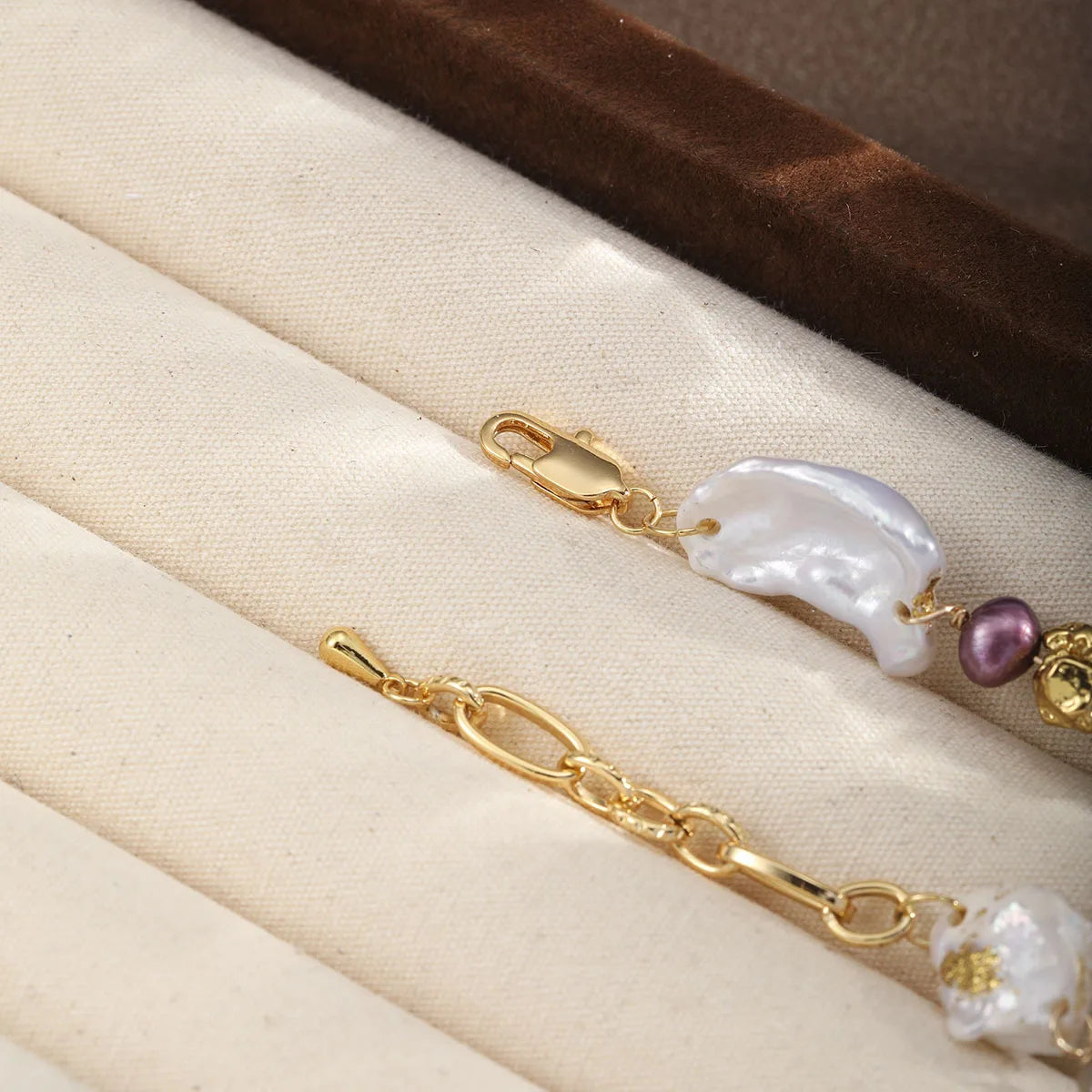 Fashion Baroque Pearl 18K Gold Plated Bracelets for Girls Sweet Jewelry for Women Ladies Wholesale China Manufacturer Bulk