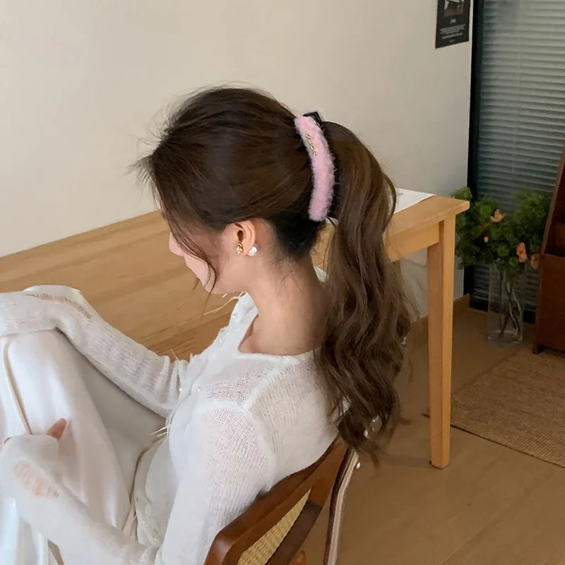 Solid Color Fashion Fluffy Fur Hair Clips for Girls Cute Sweet Elegant Banana Clips for Women Ladies Hair Accessories in Stock