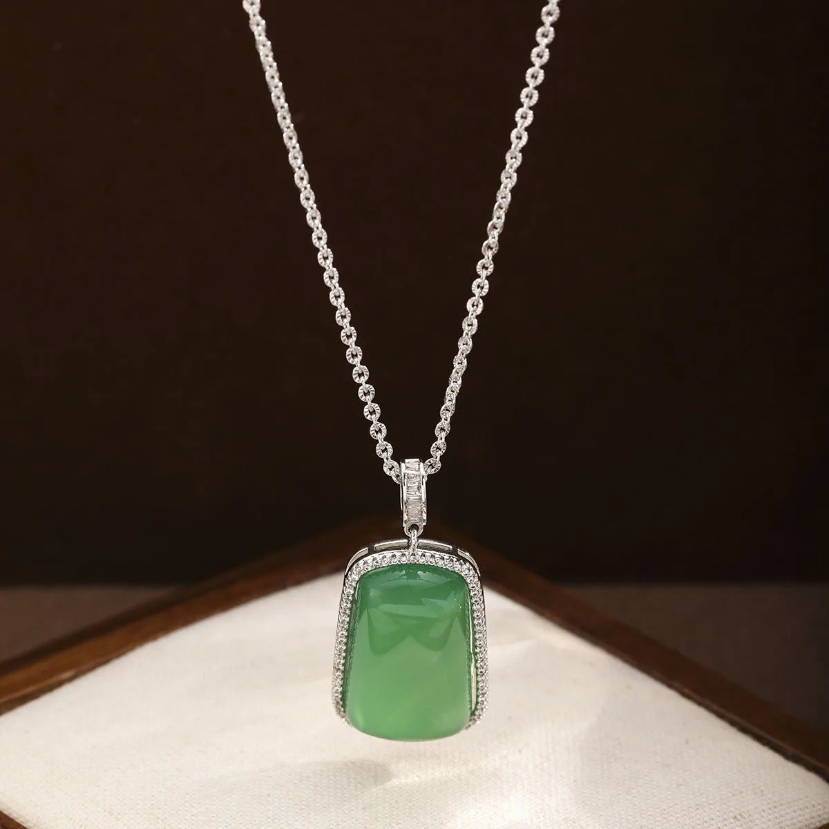 Fashion Vintage Chinese Style Jade Luxury Pendant Necklaces for Girls Elegant Jewelry for Women Ladies Wholesale Bulk Low MOQ