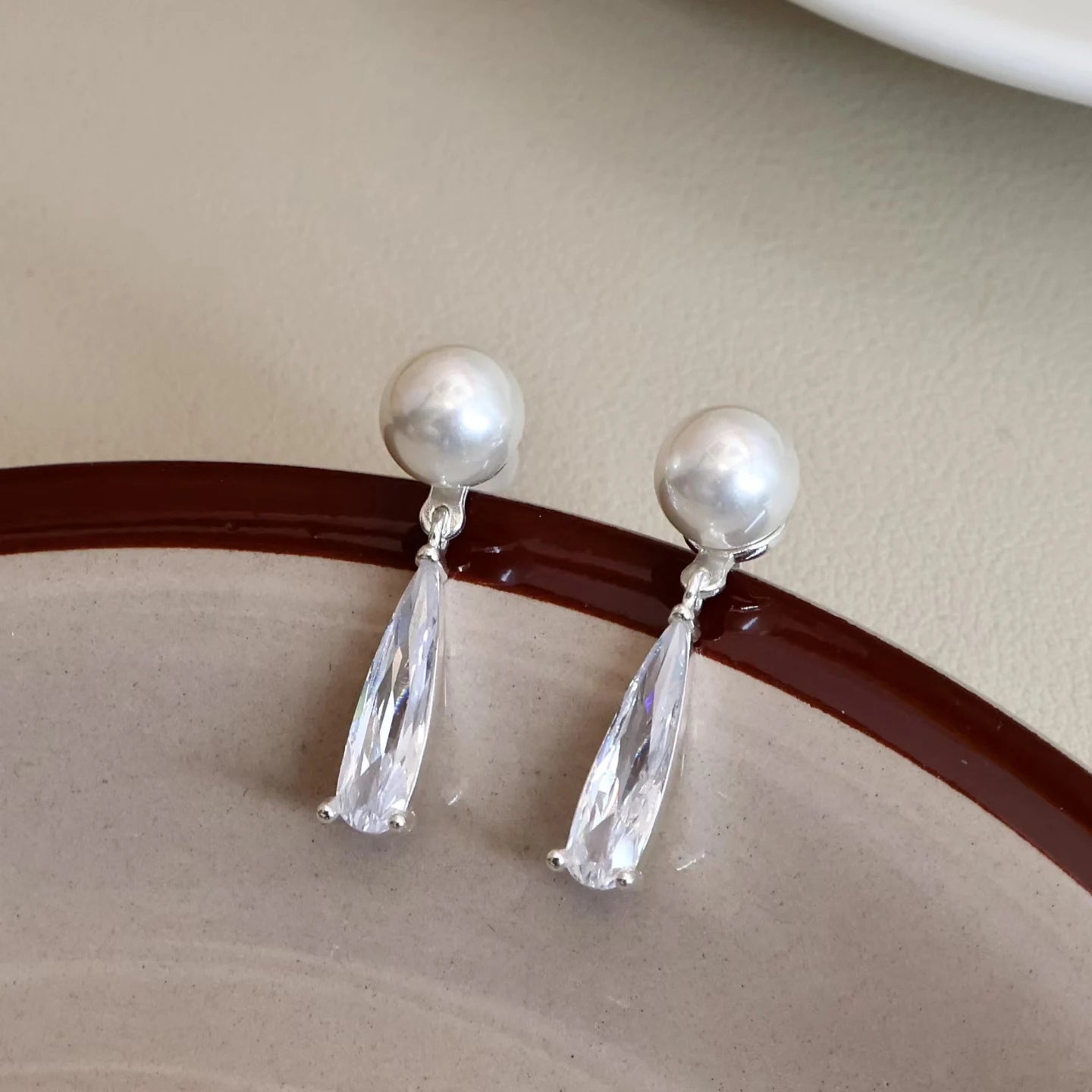 Fashion Simple Sweet Imitation Pearl Drop Earrings for Girls Cute Luxury Butterfly Jewelry for Women Lady Accessories Wholesale