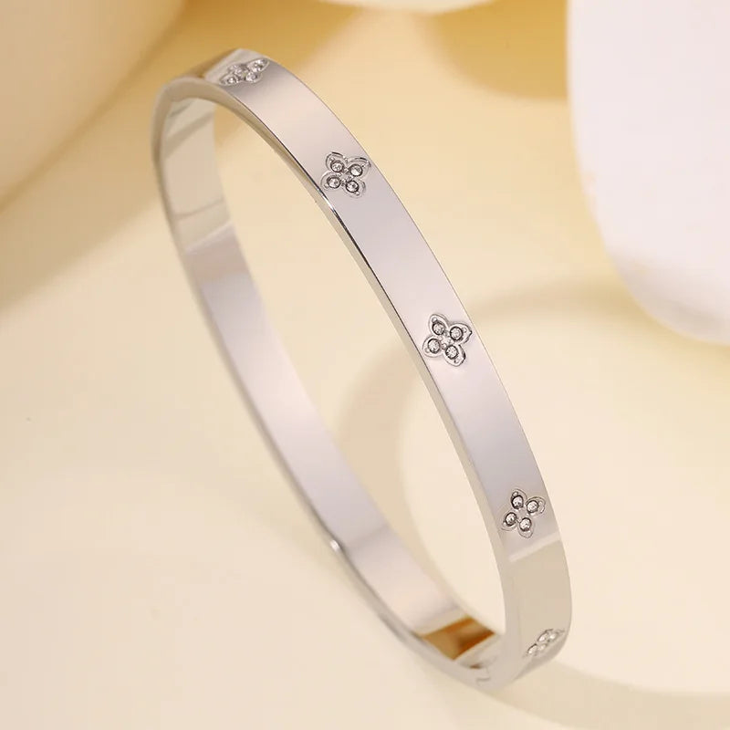 Stainless Steel Bangle Bracelets Simple Four Leaf Clover Design with Crystal Elegant Fashion Jewelry Women Accessories Wholesale