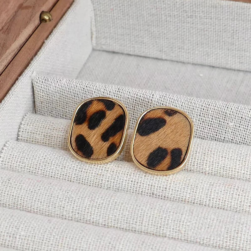Fashion Classic Leopard Trendy Stud Earrings for Girls Stylish Art Deco Refined Jewelry for Women Ladies Accessories Wholesale