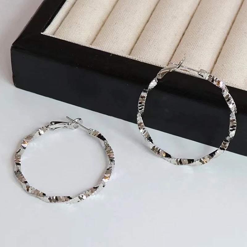 Fashion Simple Kitty Cat Cute Animals Hoop Earrings for Girls Sweet Elegant Jewelry for Women Lady Accessories Chinese Supplier