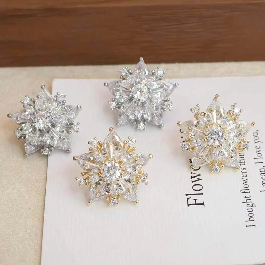Sweet Snowflake Elegant Fashion Stud Earrings for Girls Fashion Trendy Stylish Jewellry for Women Ladies Accessories Wholesale