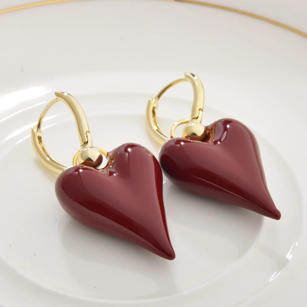 Retro Earrings Elegant Simple Red Glaze Love Earrings High-end Light Luxury for Women Heart-shaped Earring Autumn and Winter