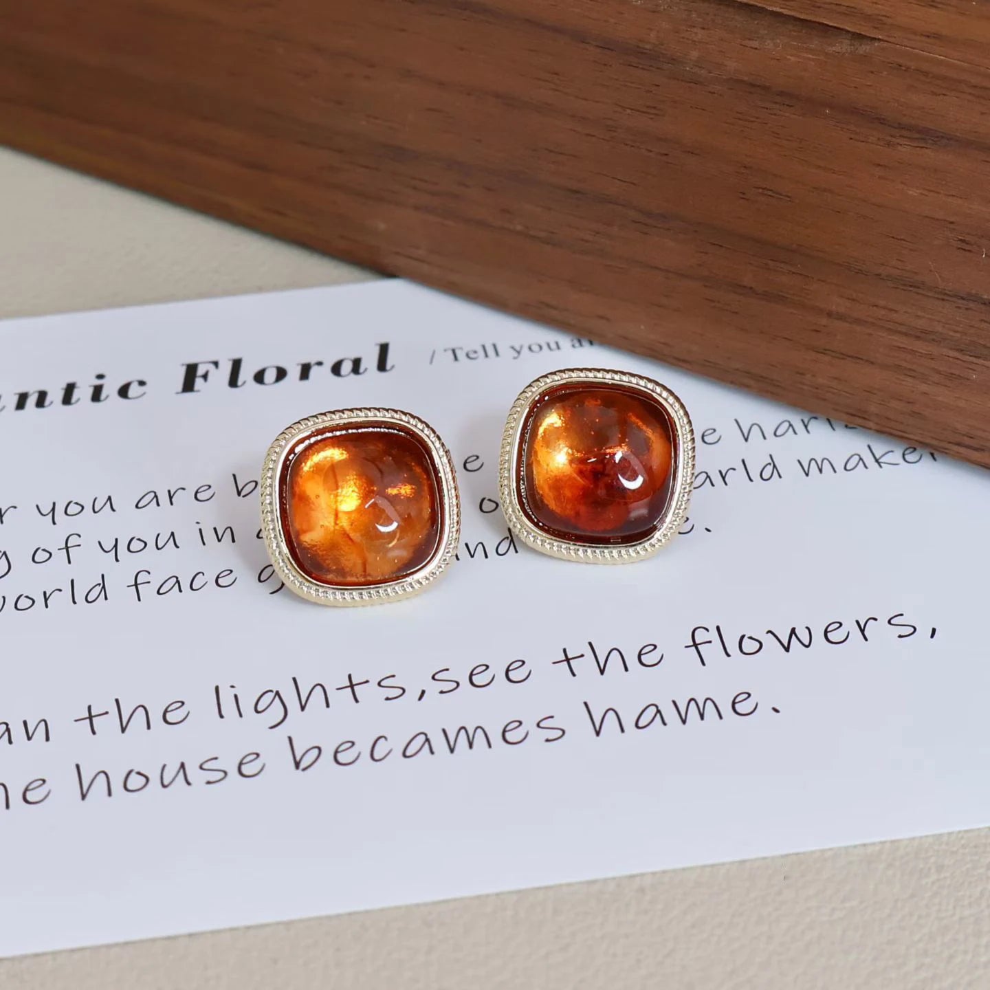 Ladies Dog Print Amber Decorative Small Mini Stud Earring Sex Elegant Fashion Chic Bulk Jewelry Accessories for Women Street