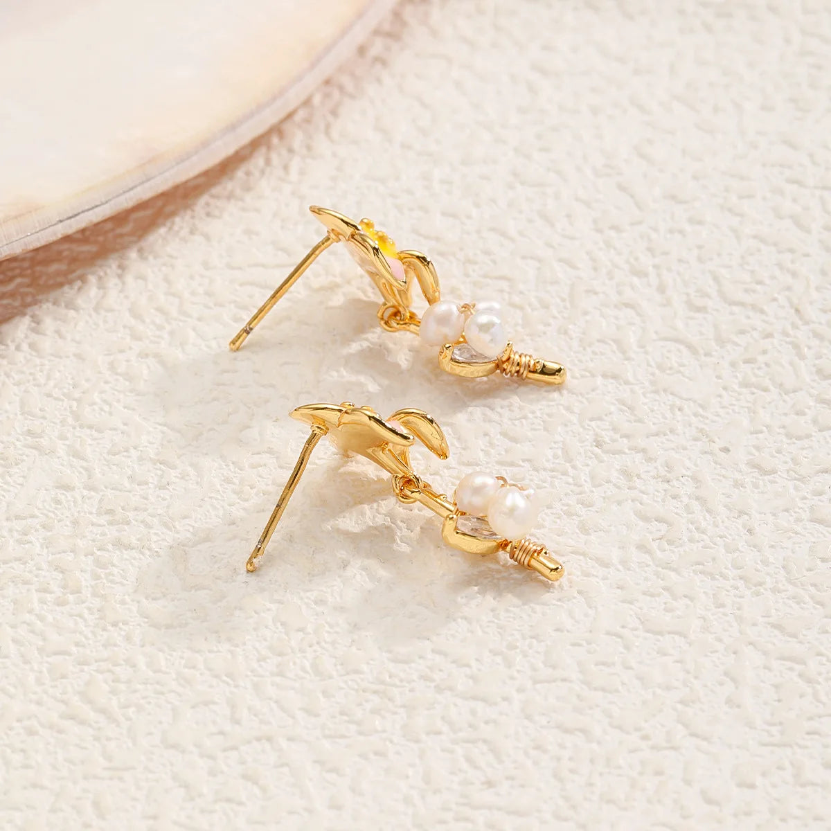 Women Flower Shape Drip Glaze Hand-Painted Graffiti Earring Elegant Freshwater Pearl 18k Gold-plated S925 Silver Daily Jewelry