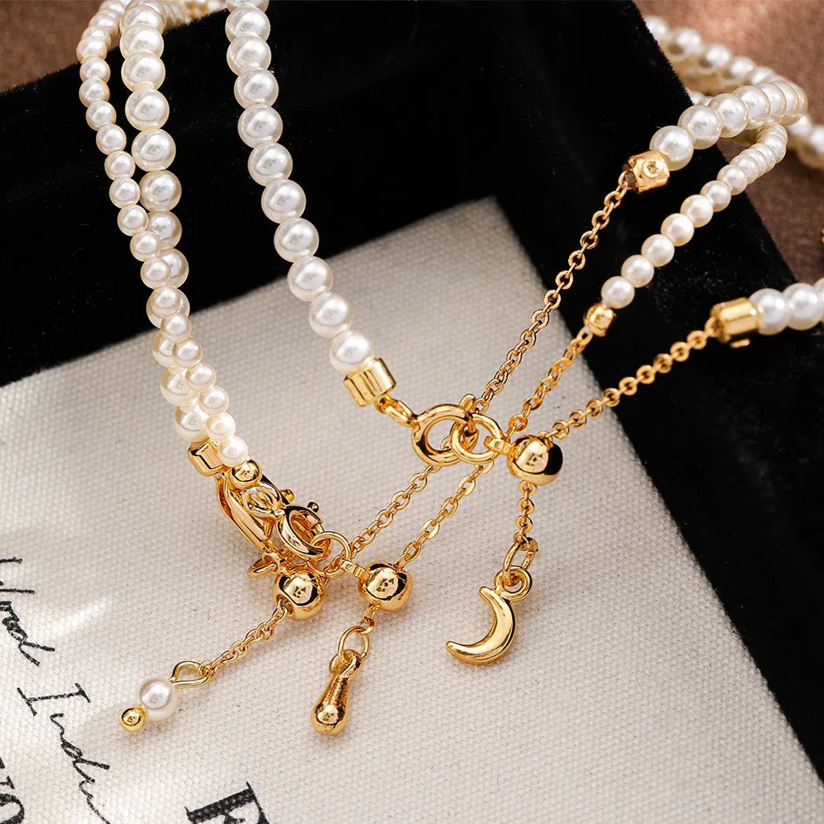 Fashion Pearl Hand-Painted Drip Glaze Elegant Bracelets for Girls Sweet White Zircon Jewelry for Women Ladies Wholesale Bulk